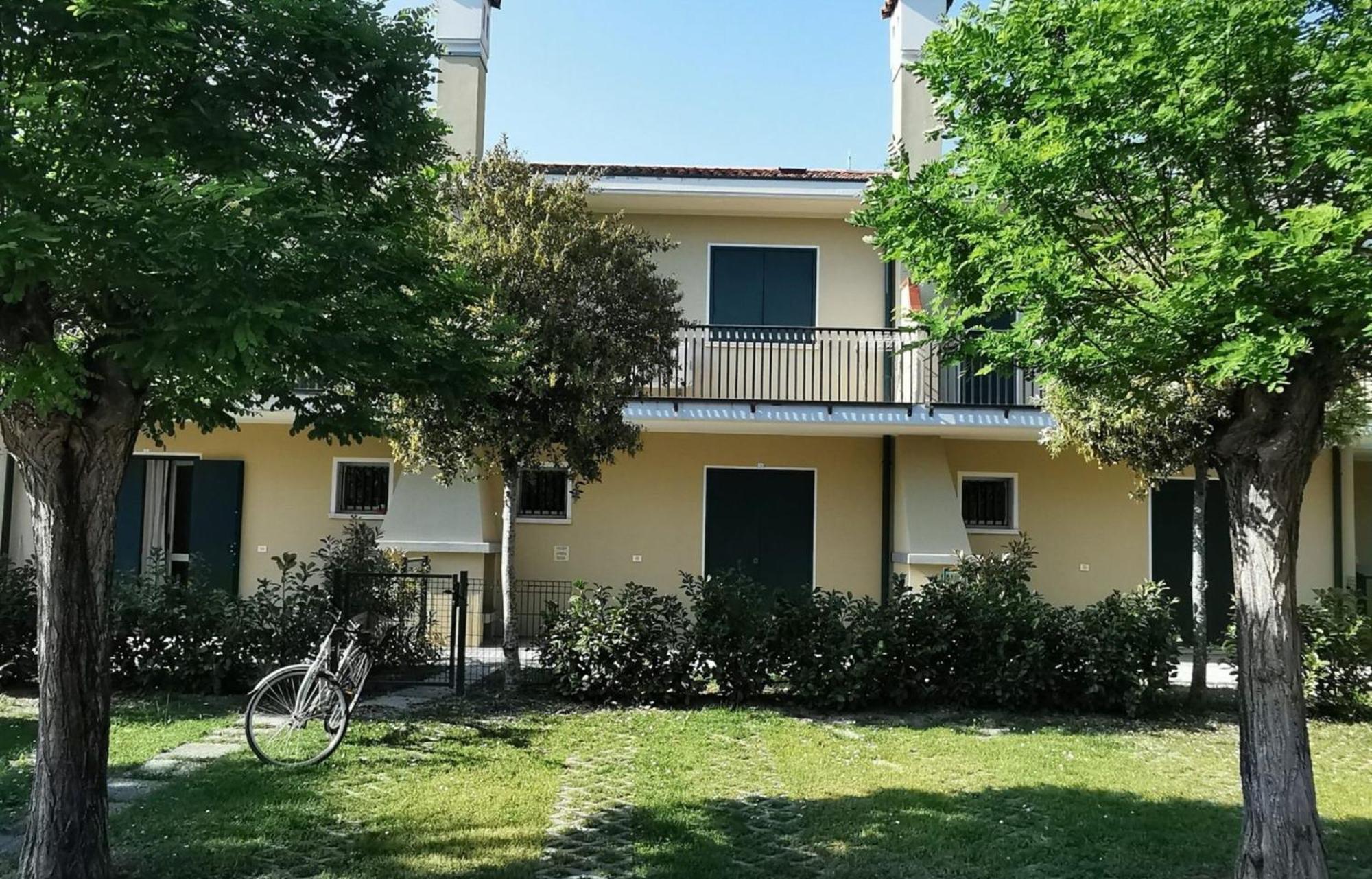 Townhouse With Garden And Pool In Appartamento Bibione