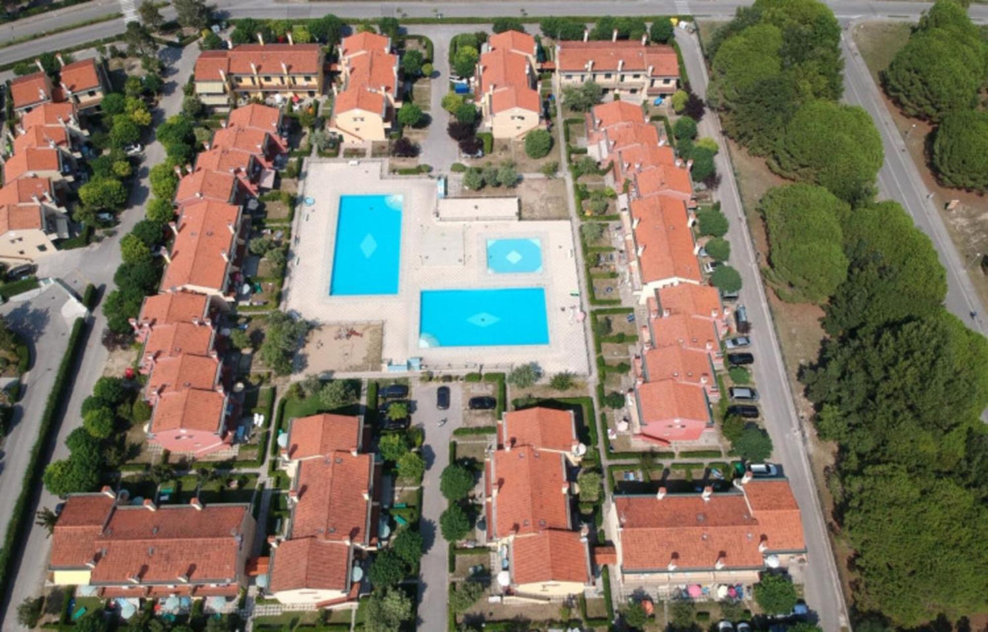 Townhouse With Garden And Pool In Appartamento