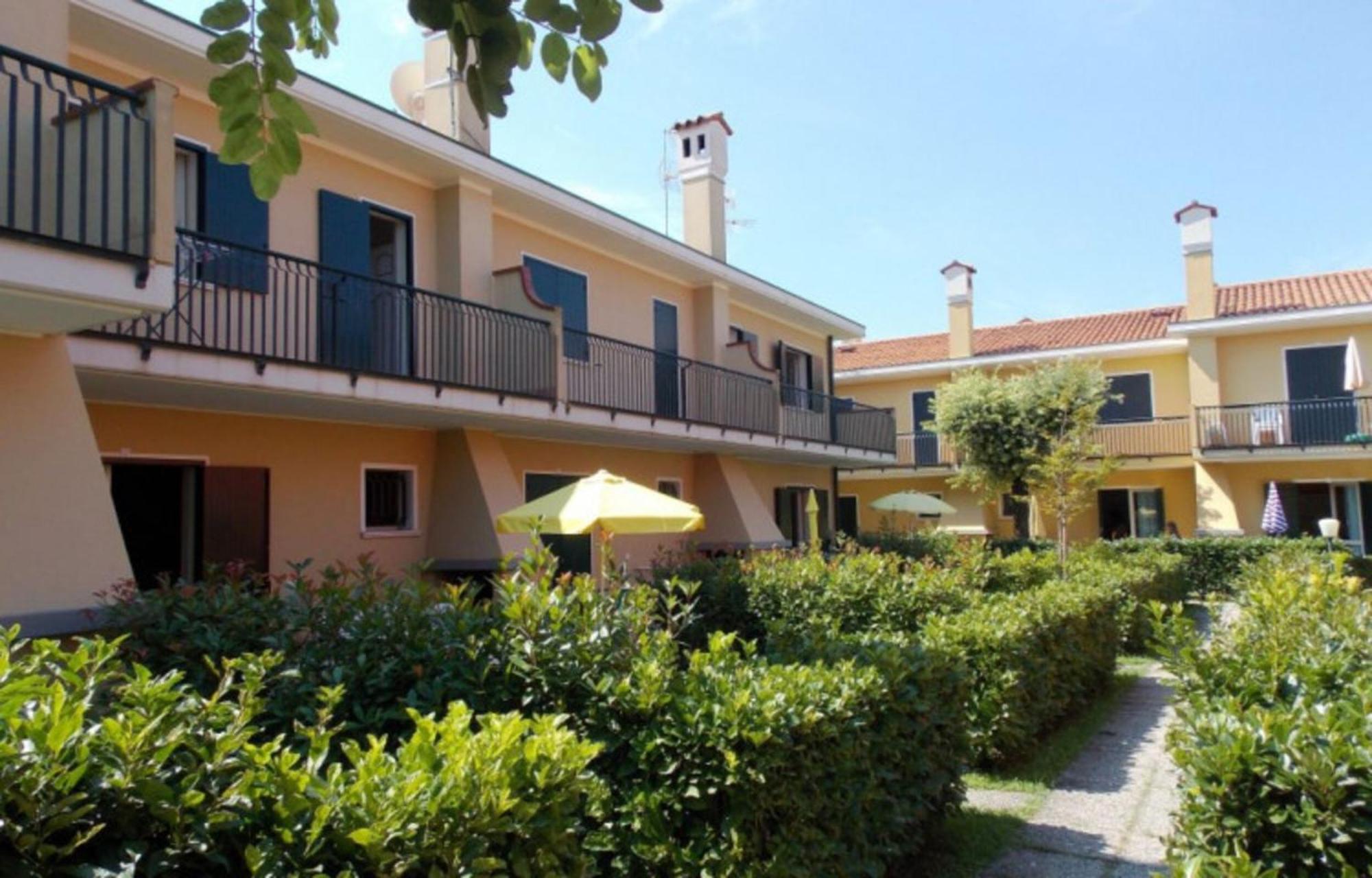 Townhouse With Garden And Pool In